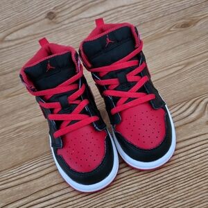 Nike Air Jordan 1 Mid Sneakers